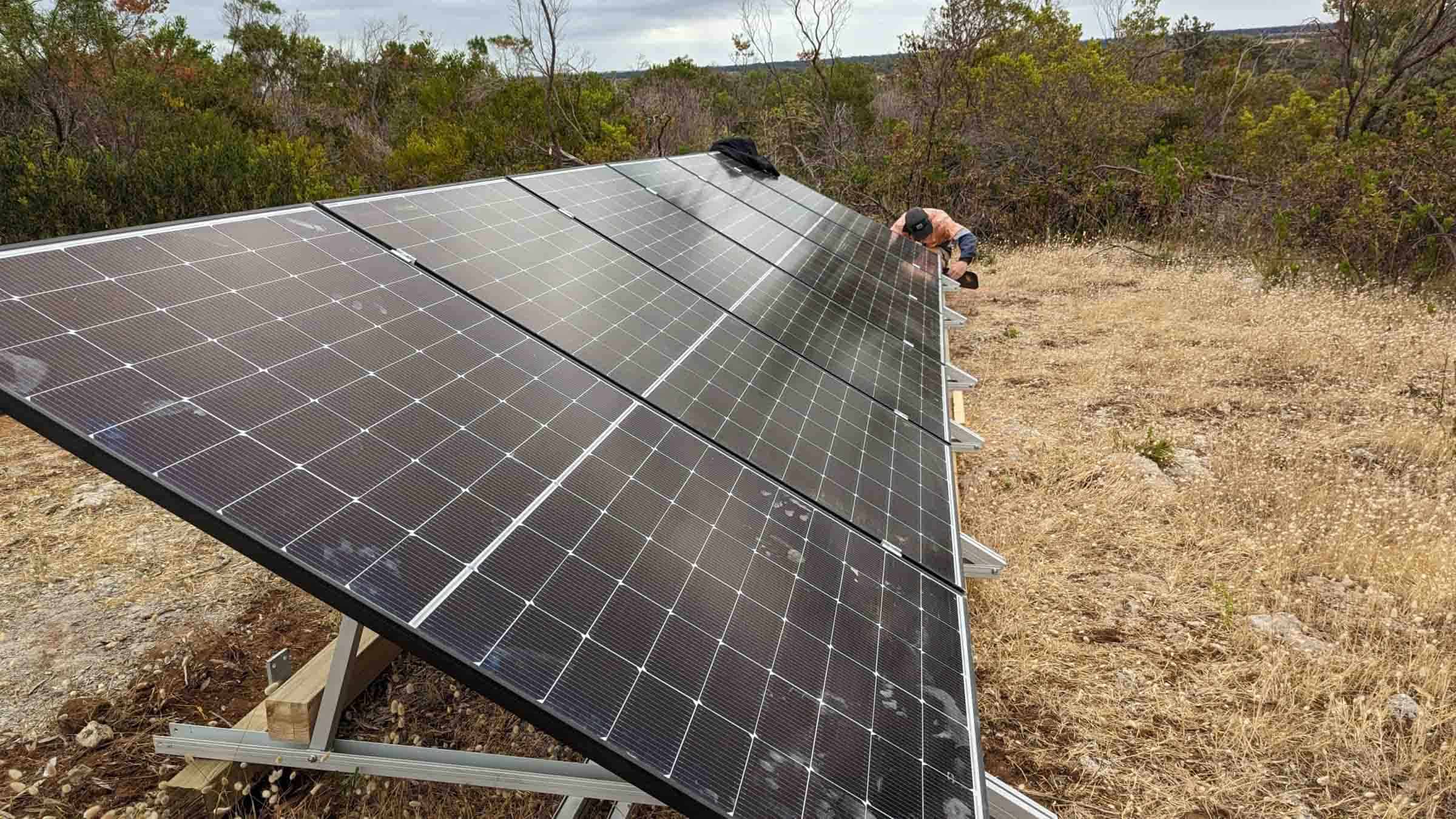 LONGI VS JINKO Solar Panels