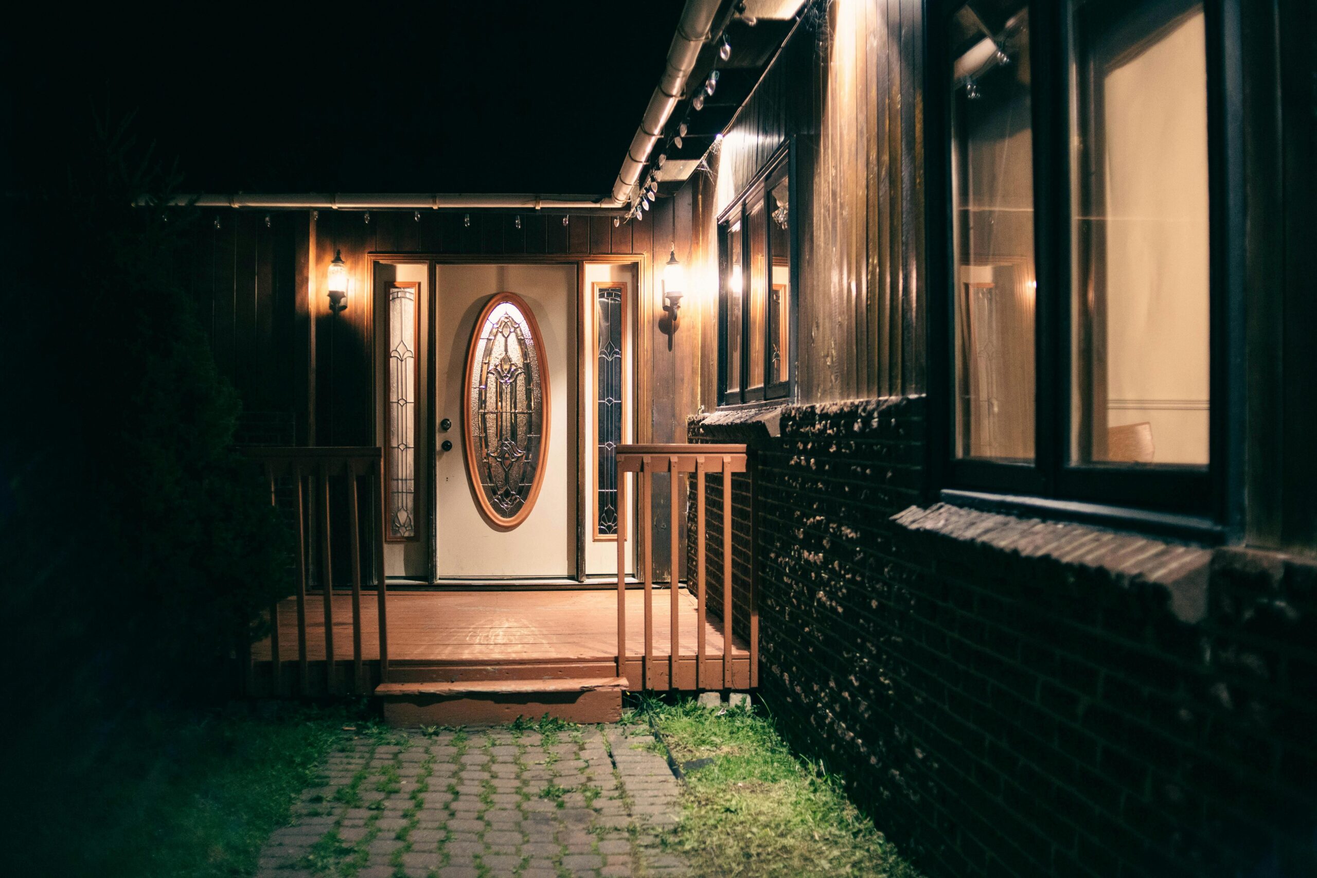Best Solar Security Lights for UK Homes 2026