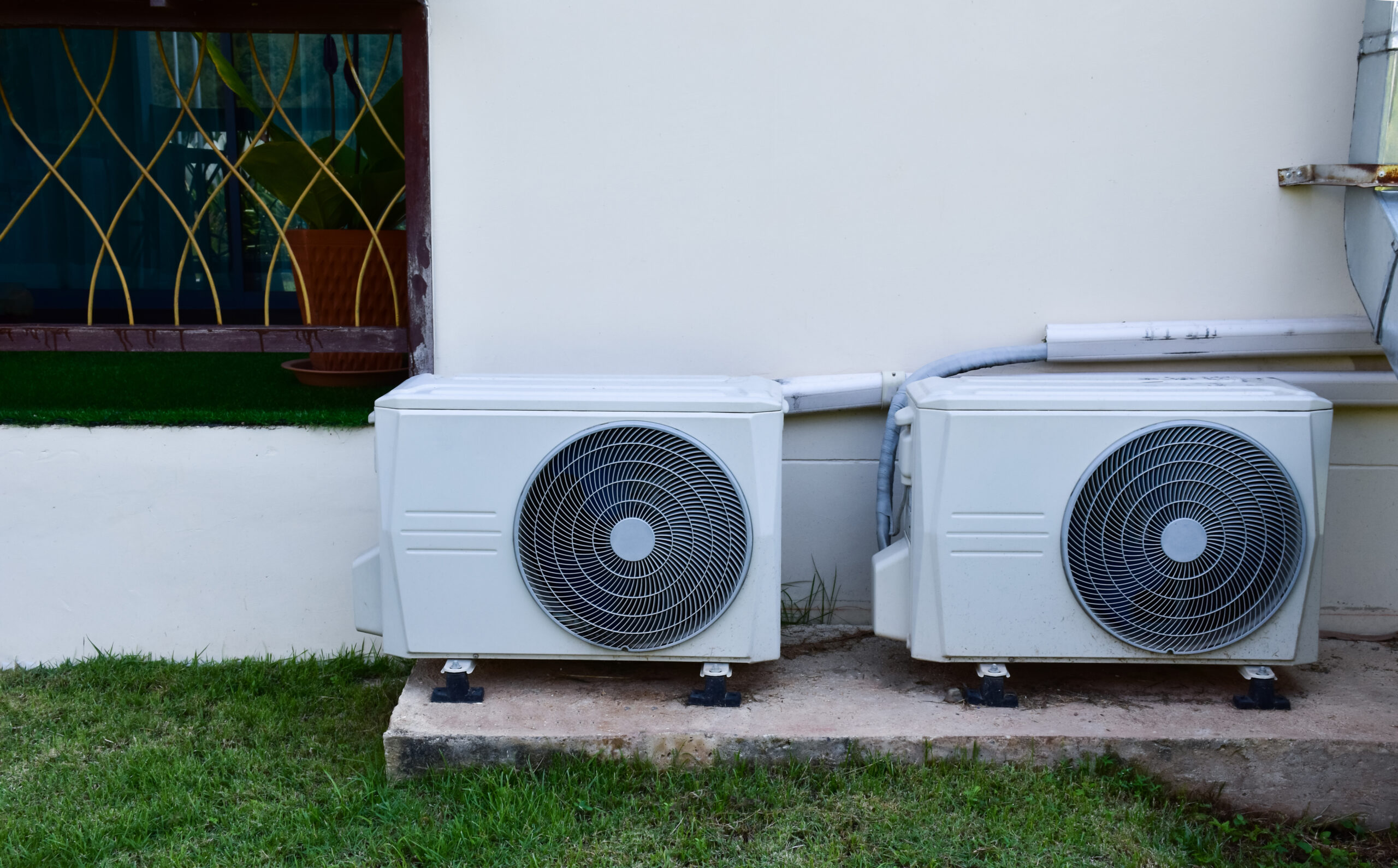 Can I Run a 1.5 Ton AC on Solar Without Batteries