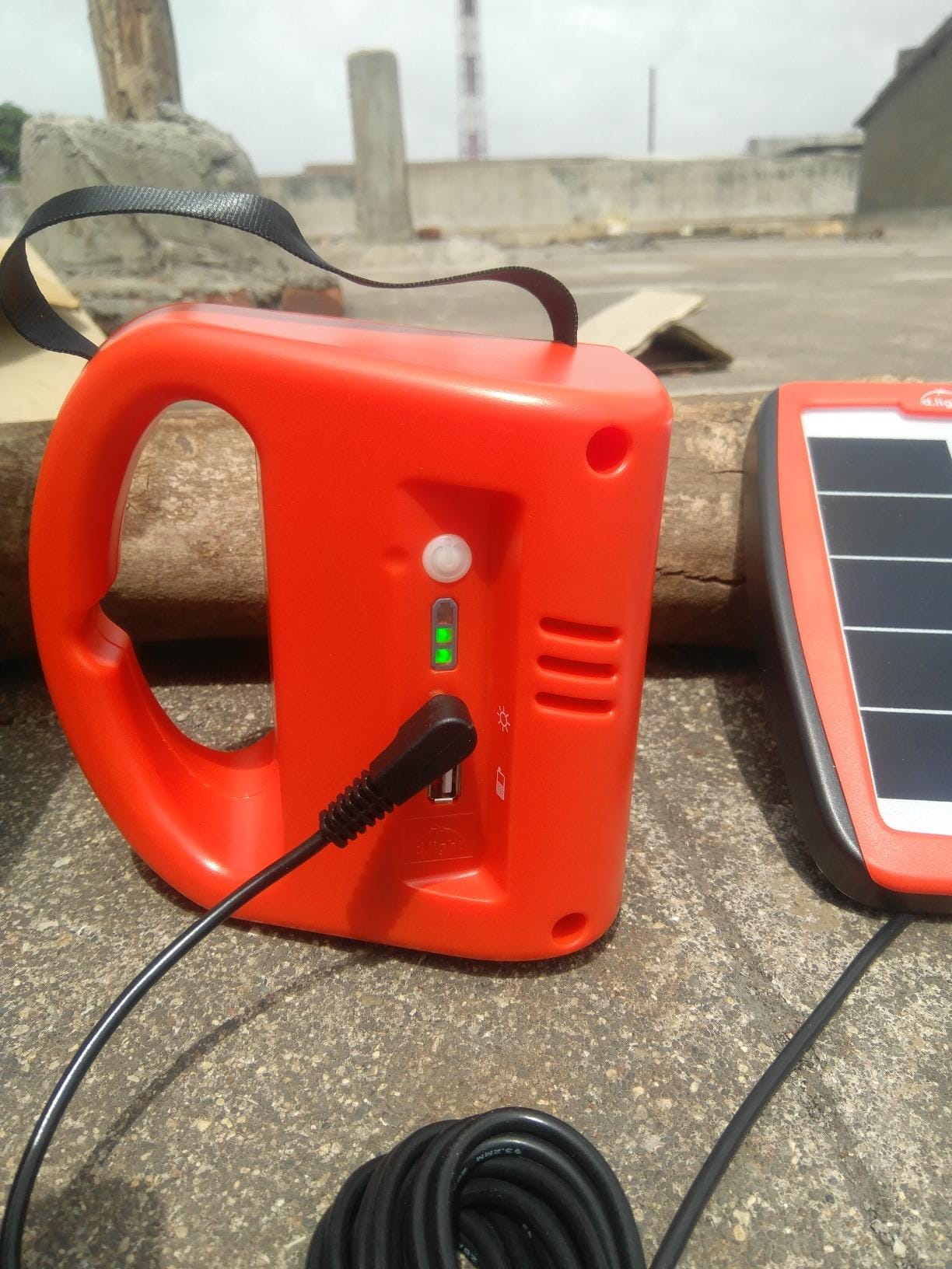 What Are Solar Lights with Mobile Charging & How They Solve This