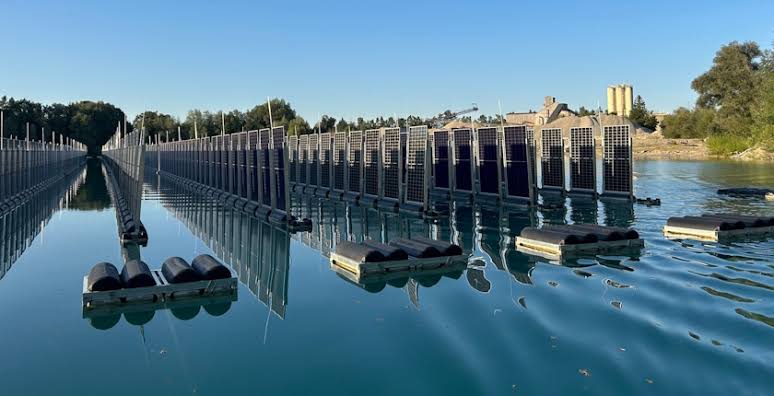 Sinn Power Vertical Floating Solar