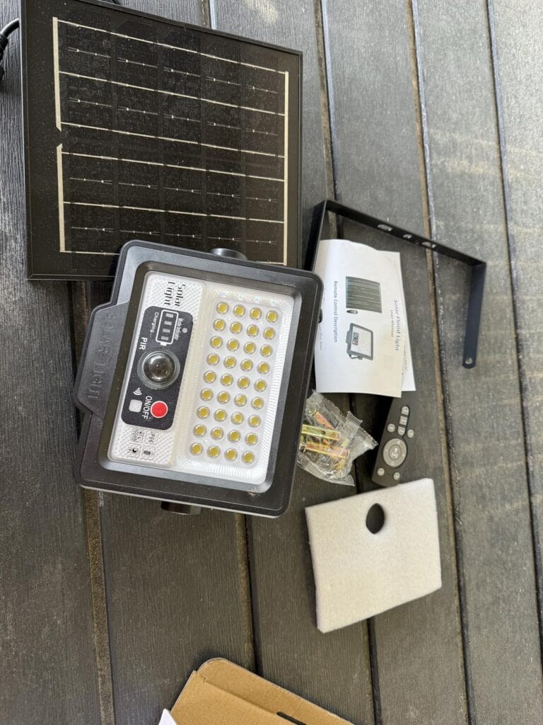 100W Solar Flood Light Dusk-to-Dawn Kit